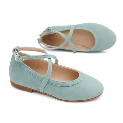 Bailarinas Niña Ante Verde Agua